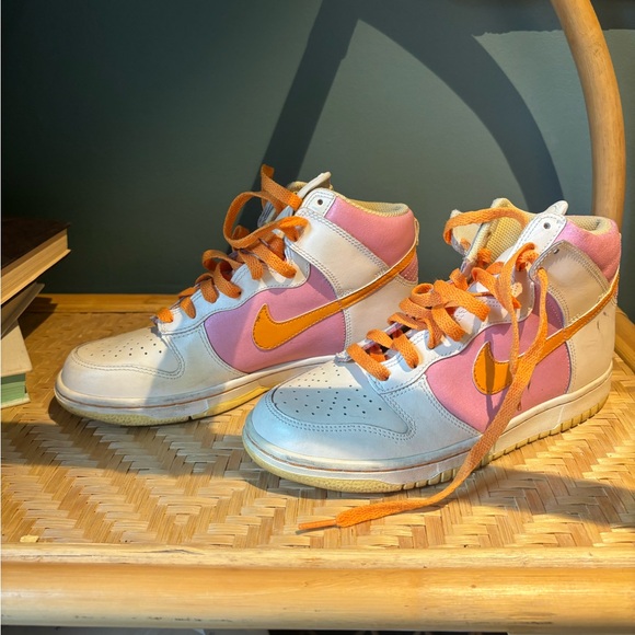 Vintage Nike Dunk High Perfect Pink Sneakers 2009 - Picture 2 of 5